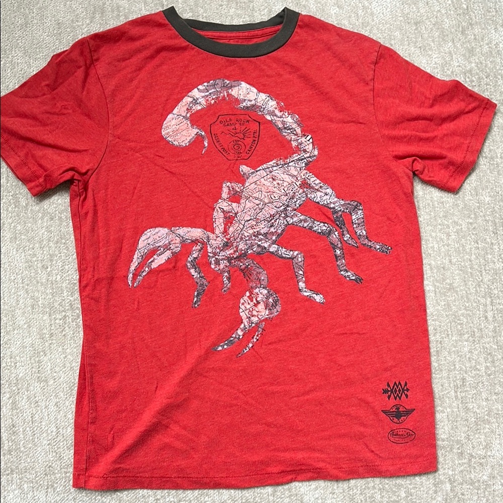 Gap Kids size 10 scorpion map T-Shirt